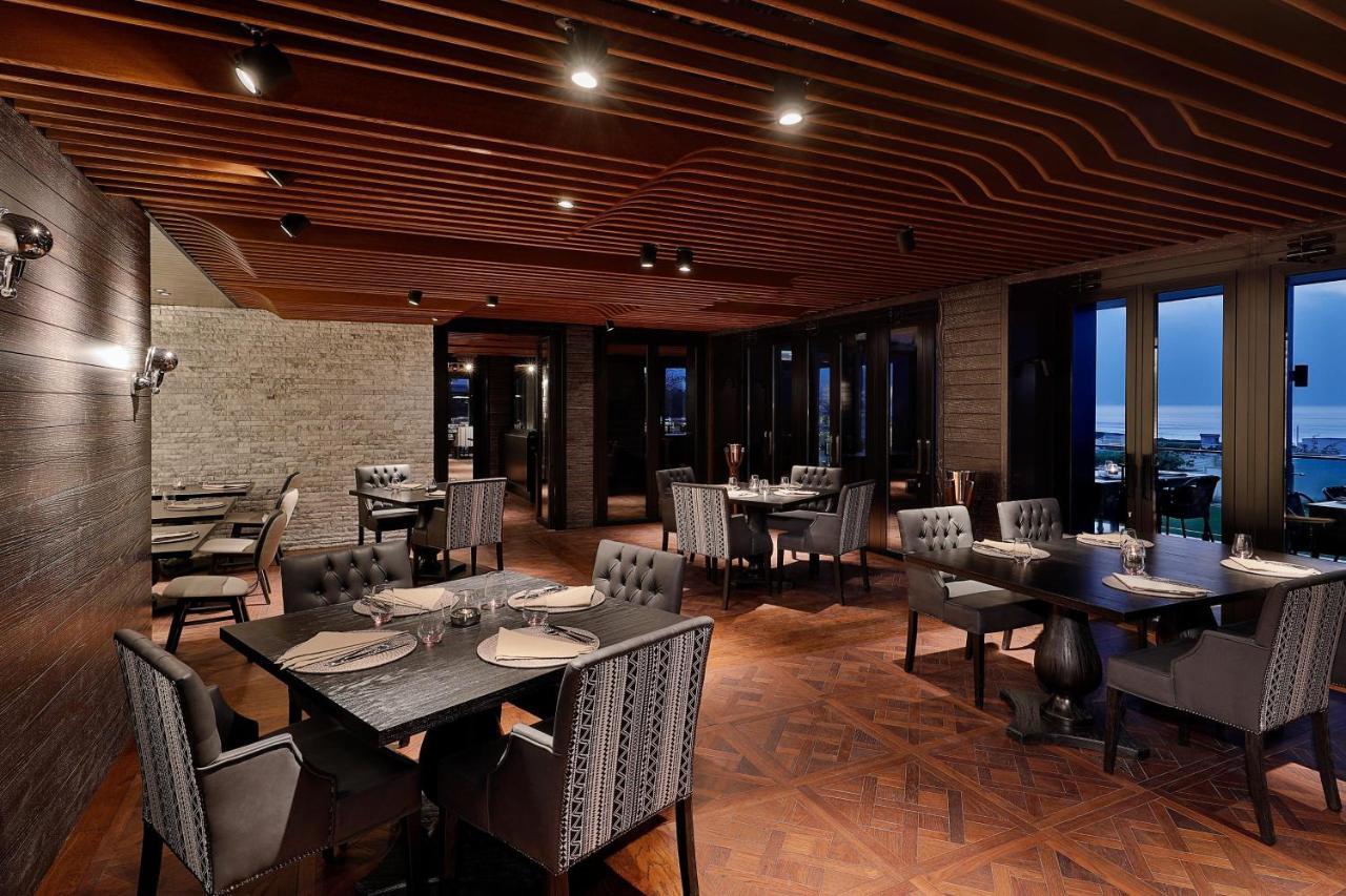 ดับเบิลยู มัสกัต Hotel ภายนอก รูปภาพ The interior of the restaurant