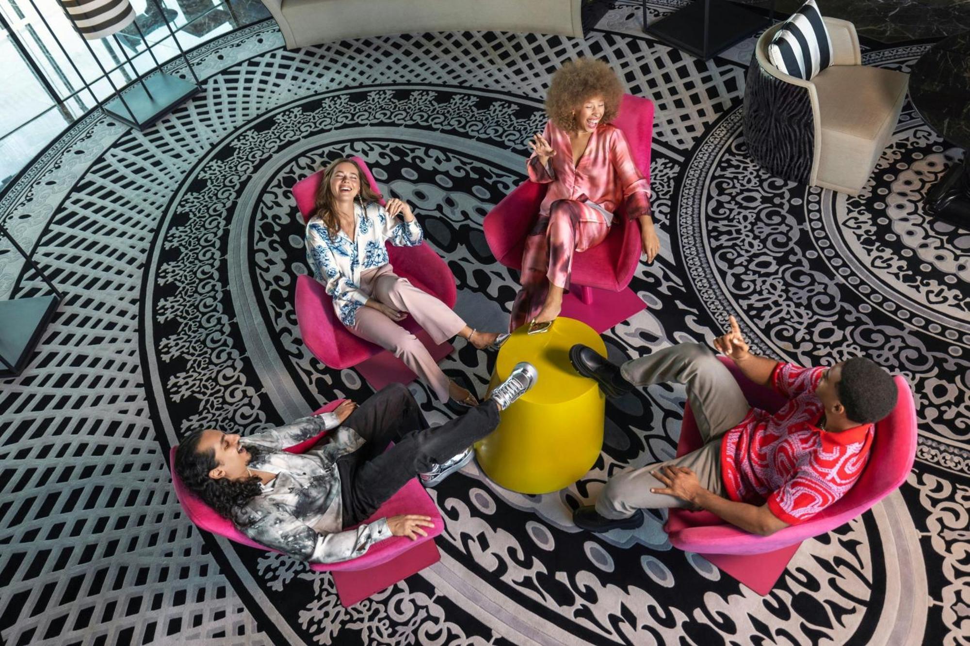ดับเบิลยู มัสกัต Hotel ภายนอก รูปภาพ The 2018–19 season of Project Runway was the first to feature a "Project Runway All Stars" spin-off.