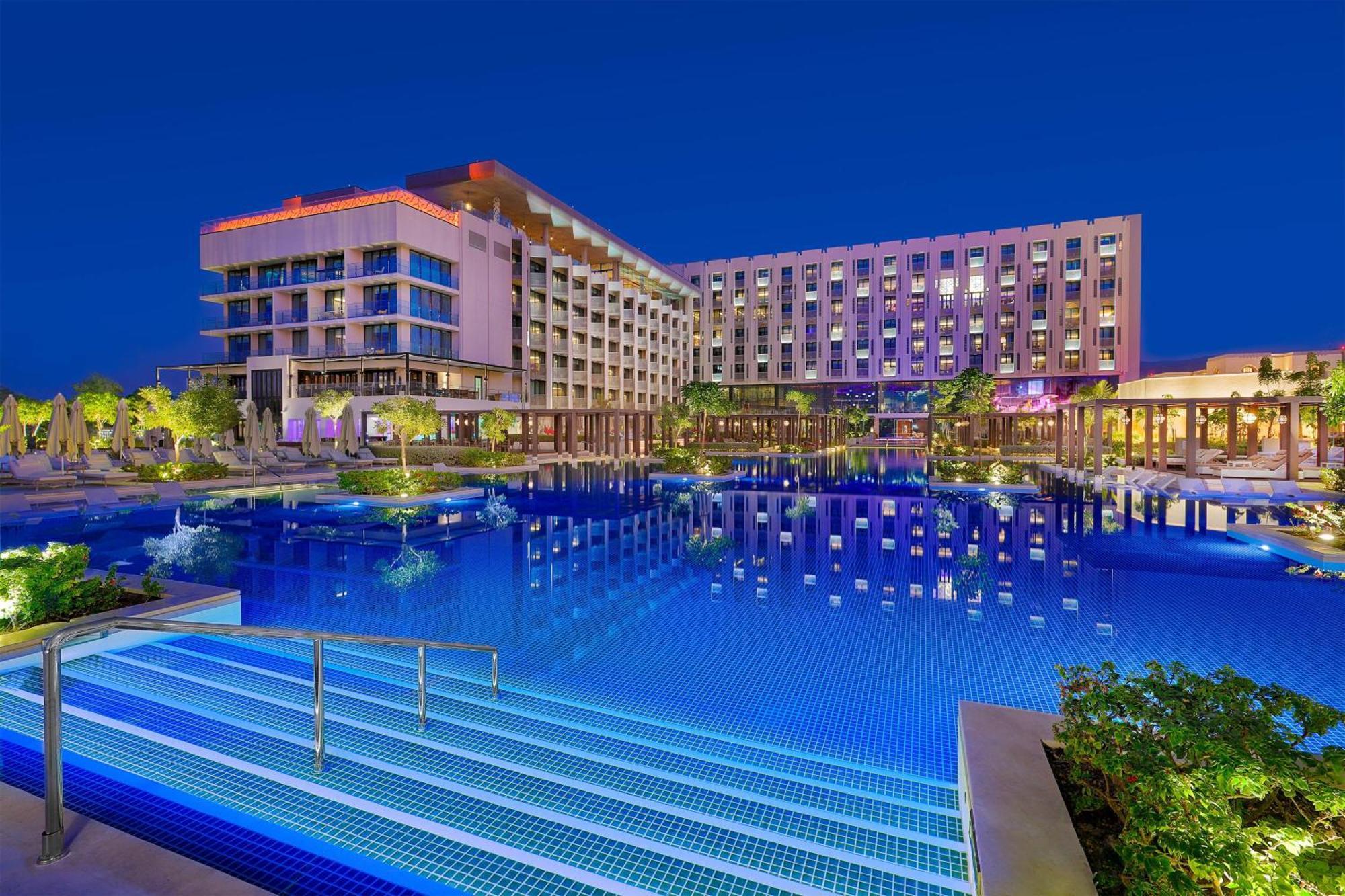 ดับเบิลยู มัสกัต Hotel ภายนอก รูปภาพ Hilton Luxor