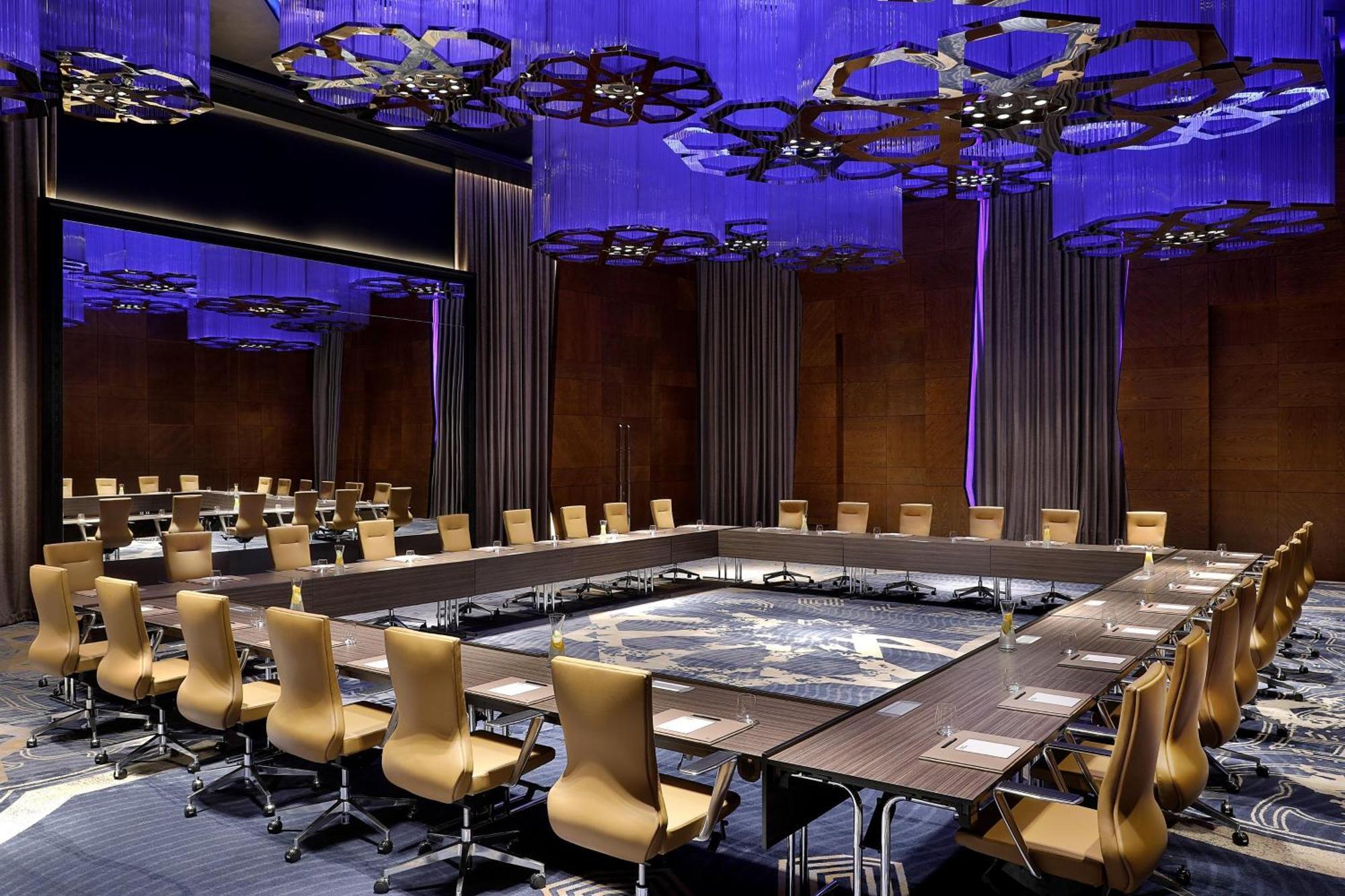 ดับเบิลยู มัสกัต Hotel ภายนอก รูปภาพ The meeting room of the European Council