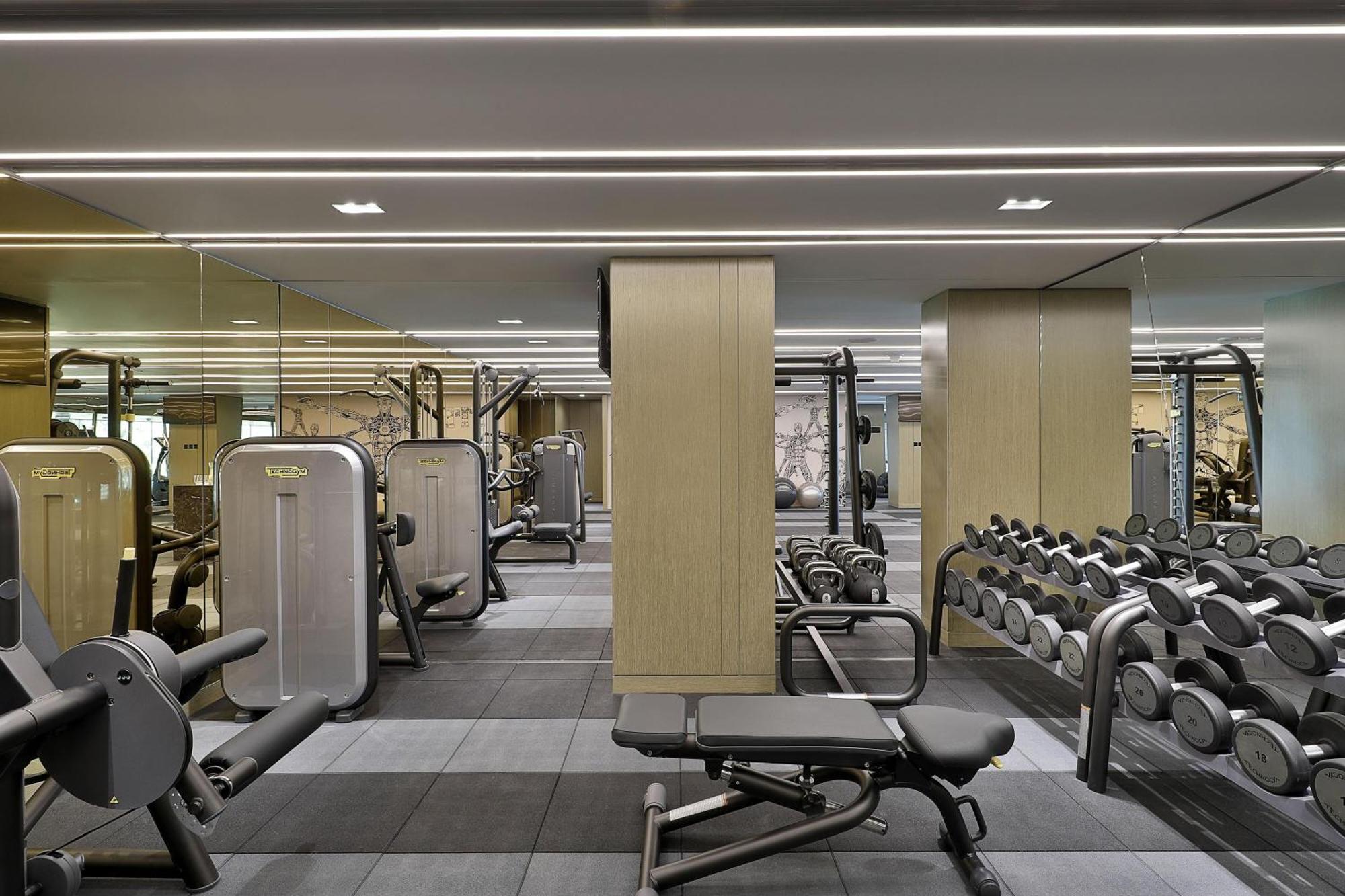ดับเบิลยู มัสกัต Hotel ภายนอก รูปภาพ The gym at The Dorchester